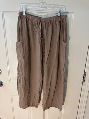 Relaxed Fit Casual Barrel Pants in Taupe
